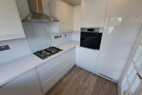 FITTED KITCHEN