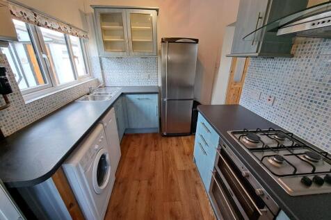 FITTED KITCHEN