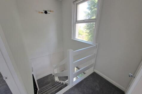 1ST FLOOR LANDING