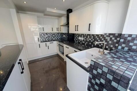 FITTED KITCHEN