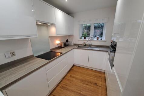 FITTED KITCHEN