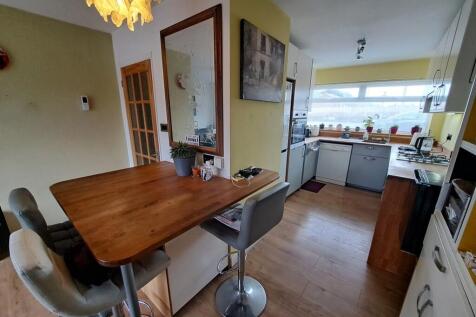 KITCHEN/B&#39;FAST ROOM
