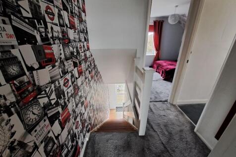 1ST FLOOR LANDING