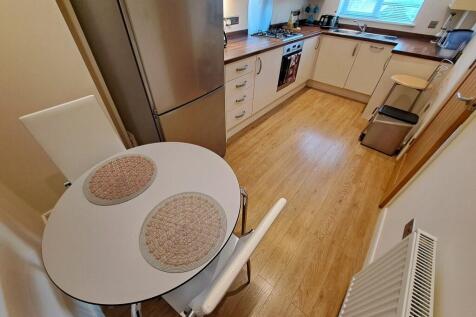 KITCHEN/B&#39;FAST ROOM