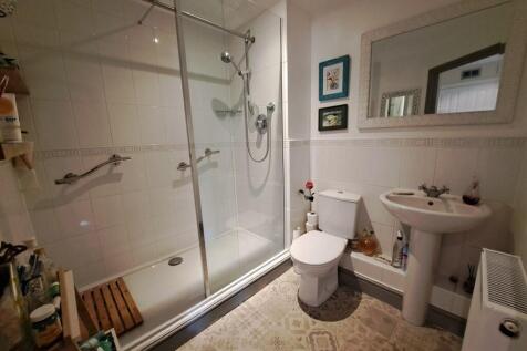SHOWER ROOM/WC