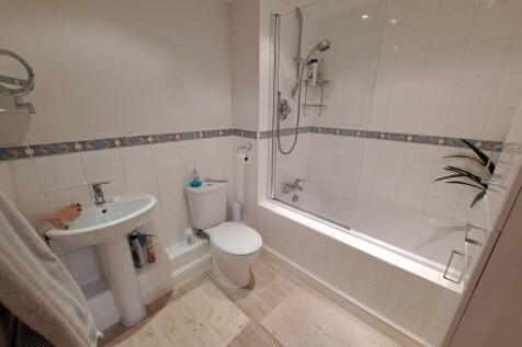 BATHROOM/WC