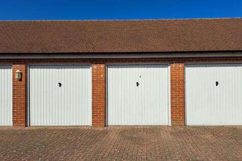 LOCK-UP GARAGE