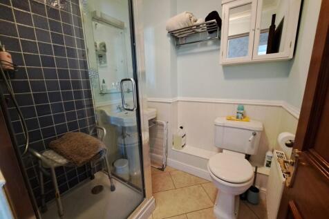 SHOWER ROOM/WC