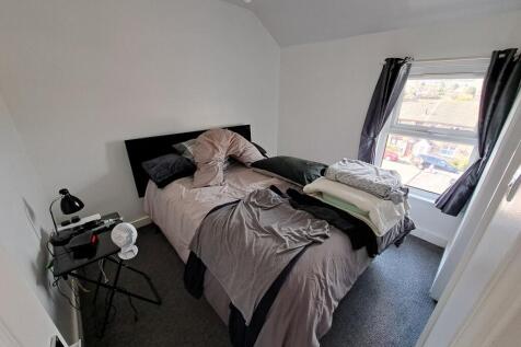DOUBLE BEDROOM