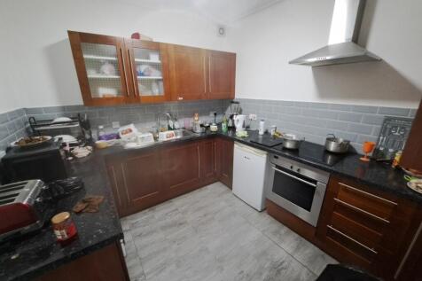FITTED KITCHEN