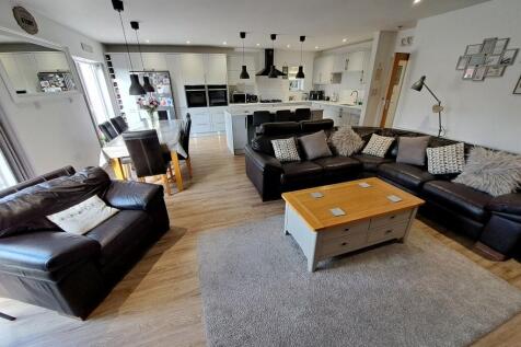 LOUNGE / DINER
