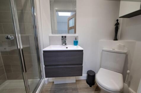 EN SUITE SHOWER/WC