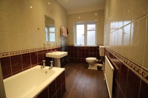 Family bathroom/W/C