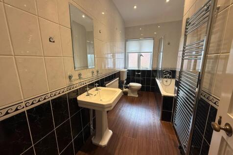 Family bathroom 