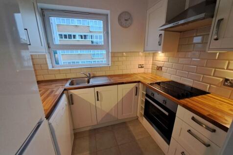 FITTED KITCHEN