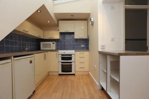 15A Eaton Place Kitchen (1).JPG
