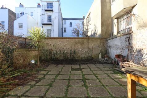 15A Eaton Place Garden (3).JPG