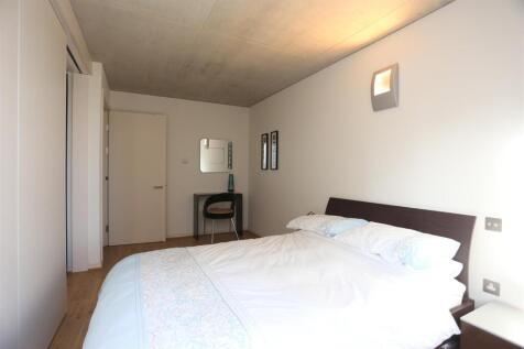8, 1a Connaught Road Bed 1.JPG