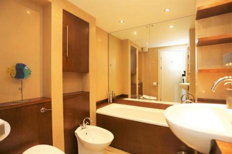 8, 1a Connaught Road Bathroom (1).JPG