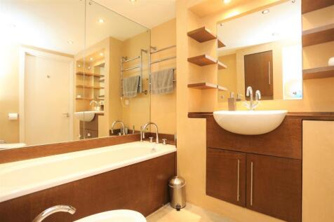 8, 1a Connaught Road Bathroom (2).JPG
