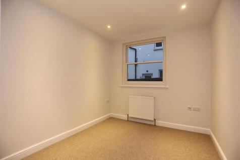 1, 1 Bath Street Bed 2.JPG