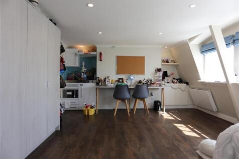 ROOM 168, 16-18 REGENCY SQ (4).JPG