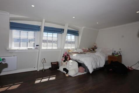 ROOM 168, 16-18 REGENCY SQ (3).JPG