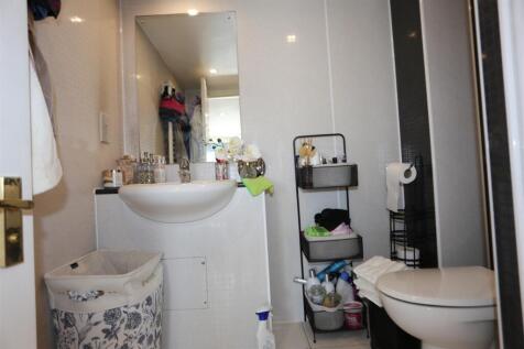 ROOM 168, 16-18 REGENCY SQ (2).JPG
