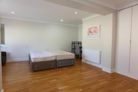 ROOM 164, 16-18 REGENCY SQ (5).JPG