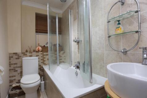 2, 75 Lorna Road new Bathroom (2).JPG