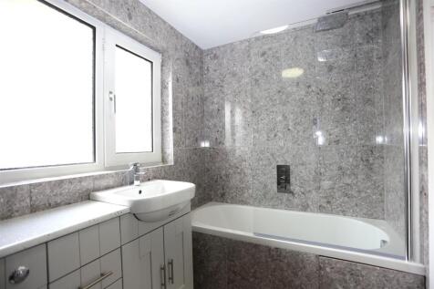 66 Crown Rd bath.JPG