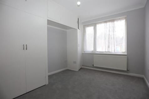 66 Crown Rd bed1.JPG