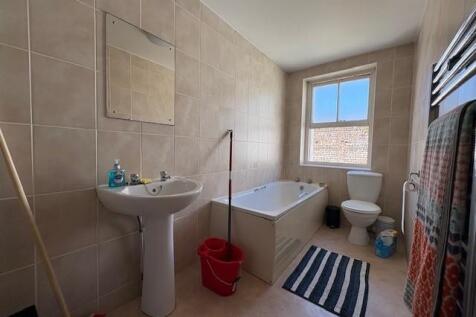 2, 9 ROCK STREET BATHROOM NEW.jpg
