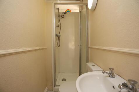 47 Rugby Place Shower 2.JPG