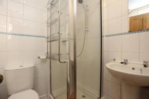 47 Rugby Place new shower2.JPG