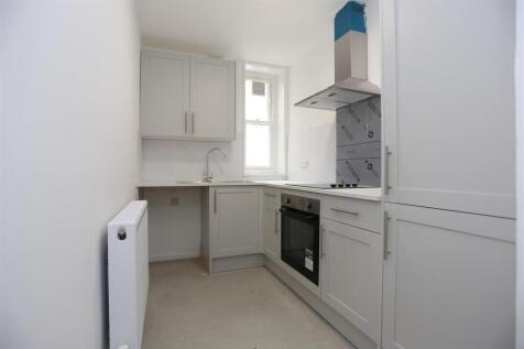 1, 18 Clifton Road  kitch.JPG