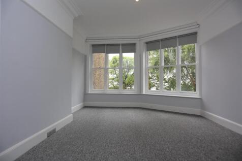 2, 18 Clifton Road  (4).JPG
