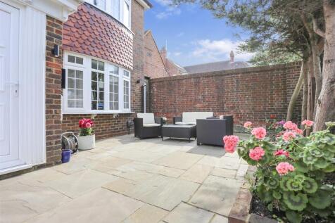 23 Lansdowne Rd patio1.jpg