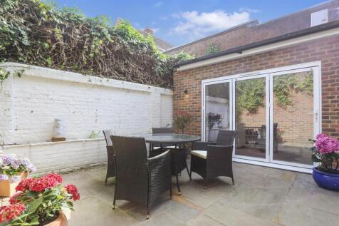 23 Lansdowne Rd backpatio2.jpg