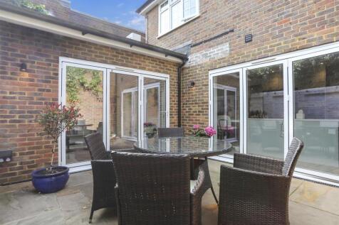 23 Lansdowne Rd backpatio3.jpg