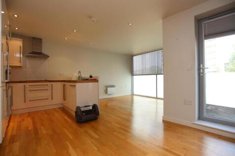 7, 13 Albion Street Living Kitch.JPG