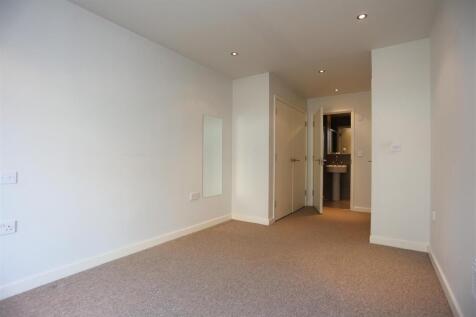 7, 13 Albion Street Bed 1.JPG