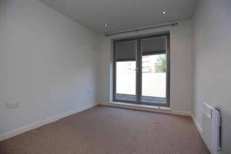 7, 13 Albion Street Bed 2.JPG