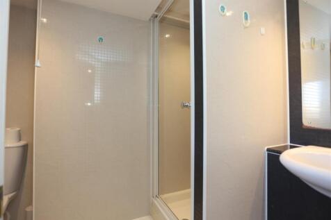 Room 169, 16-18 Regency Sq  (1).JPG
