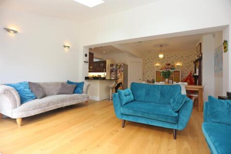 29 Tivoli Road Living Room (4).JPG