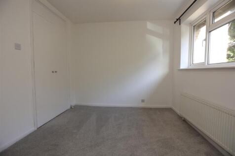 23 Juniper Close bed1.JPG