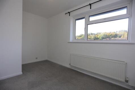 23 Juniper Close bed2.JPG