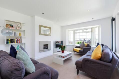14 Desmond Way  (18).jpg