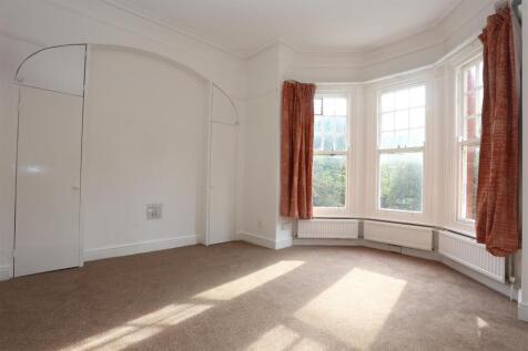 3, 27 Fourth Ave bed 1.jpg
