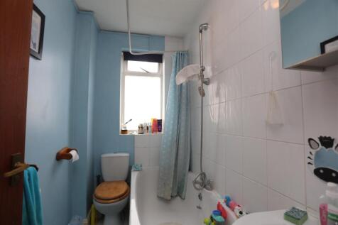 3, 36 Sackville Rd bath.JPG